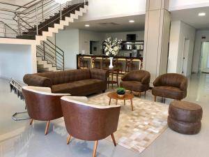 a lobby with couches and chairs and a table at Hotel Gran Santa Catarina in Indaial