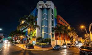 a building on a city street at night at Hotel Plaza Delta in Mexico City