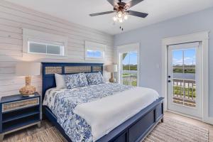 a bedroom with a bed and a ceiling fan at Nauti Captain in Port Aransas