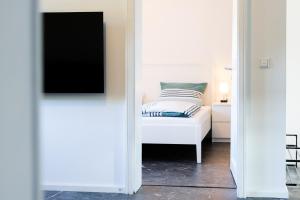 a room with a bed and a tv in a room at Fewo zum Ritzli in Ettenheim