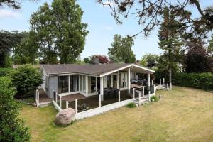a house with a porch and a yard at R623-Rodvig-Laurasvej-13 in Rødvig