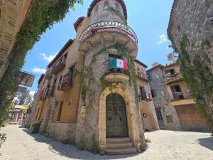 an old stone building with a door in a street at Castello di Carlo – Carlo VI Loft in Santeagueda