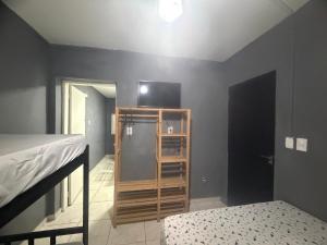 a bedroom with a bunk bed and a room with a bed gmaxwell gmaxwell gmaxwell gmaxwell at kit net central 1 in Serra Negra