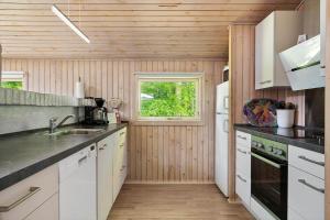 a kitchen with white cabinets and a window at 0651-Toftlund-Skikkild-bjerge-20 in Toftlund