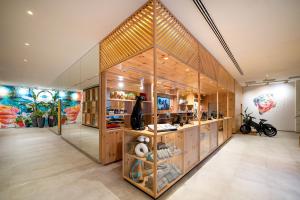 a shop with wooden walls and a large glass wall at INNSiDE by Meliá Calviá Beach in Magaluf