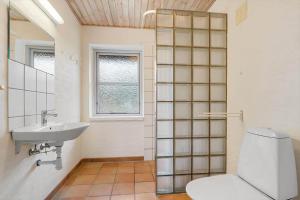 a bathroom with a toilet and a sink at 2503-Romo-Hattesvej-38 in Høm +33 photos