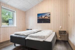 a bedroom with two beds in a room with a window at 2807-Romo-A-Hveyselsvej-28 in Høm