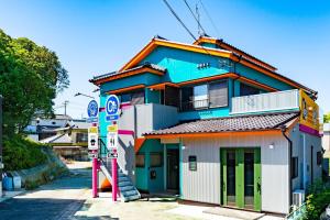 a colorful building with a sign in front of it at STEP by STEP - Vacation STAY 25751v in Kanayama