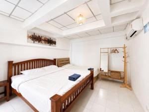 a bedroom with a large bed in a room at Gao Check in Phala Beach Front in Rayong