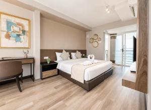 a hotel room with a bed and a desk and a desk at Luxury Seaview 2BR Suite Near Georgetown Maritime Penang 0706 in George Town +15 photos