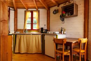 a small kitchen with a table and a stove at Les roulottes de Rita "Le poulailler" in Verfeil-sur-Seye