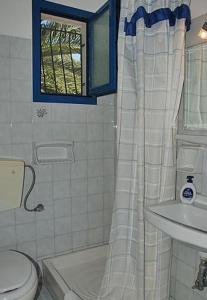 A bathroom at Villa Fiorita