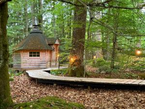 a small cabin in the middle of the woods at Wonderful cottage close to lakes in Södra Rörum