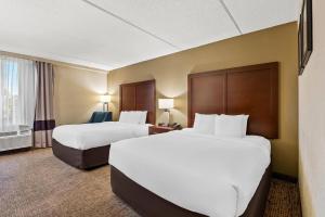 a hotel room with two beds and a window at Comfort Inn & Suites Panama City - St Andrew in Panama City +42 photos