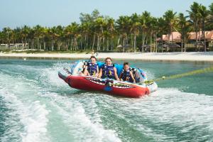 a group of people riding on a raft in the water at San Martinho Vila Azul in Vila Praia Do Bilene