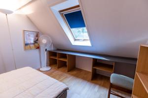 a bedroom with a bed and a window and a desk at Gîte le tuc d'esparre in Orist