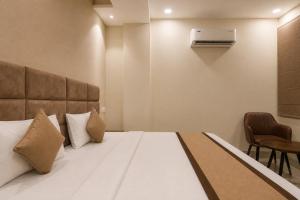 a bedroom with a large bed with a heater at Hotel Elite La Prizm Near Zirakpur Bus Stand in Zirakpur