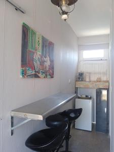 a room with a table and a black chair at Joli hébergement indépendant in Lavelanet