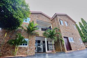 a brick building with palm trees in front of it at Douglas Luxury Apartments - Douglas Court in Trofwi