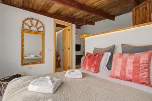 a bedroom with a large bed with a mirror at La Paredita Casa Acentejo in Tanque +38 photos