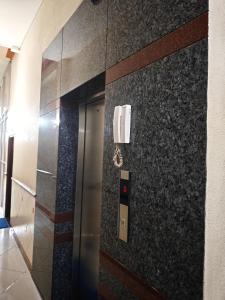 a elevator in a building with a phone on the wall at Khách sạn Nam Sơn in Ấp Lợi Ðủ