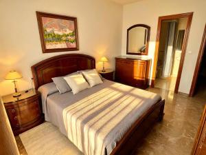 a bedroom with a large bed and a mirror at Casa rural Lomalinda in Granada