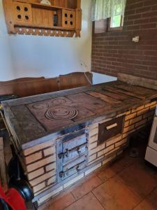 a kitchen with an old stove in the corner at Czereśniowy Dom dom na imprezy kawalerskie bunkry warsztaty in Goruńsko