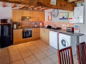 a kitchen with a washer and dryer in it at Gull Newk in Flamborough +11 photos