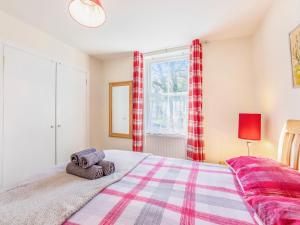 a bedroom with a bed with two towels on it at South Lodge - Uk48318 in Berwick-Upon-Tweed