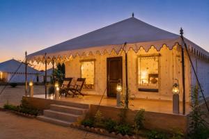 a large tent with a table and chairs in it at Oran Desert camp & Resort in Sām