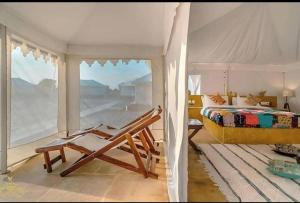 a bedroom with a bed and a view of the ocean at Oran Desert camp & Resort in Sām