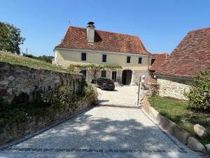 a house with a car parked in a driveway at Domaine Cherps Spa - Sérénité in Vielleségure