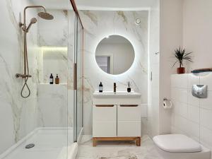 a bathroom with a shower and a sink and a mirror at Angel MINT Apartment - FREE PARKING - Balcony in Krakow