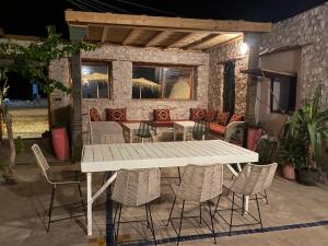 a white table and chairs on a patio at SIDI KaouKI PERLA in Sidi Kaouki