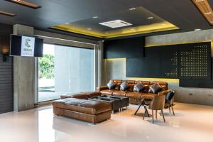 Cresco Hotel Buriram的休息区