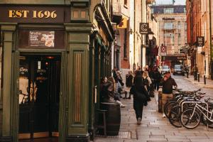 a group of people walking down a city street at The Merchant House in Dublin