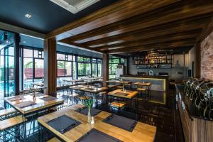 Cresco Hotel Buriram餐厅或其他用餐的地方