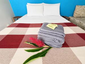 a hotel room with a bed with towels on it at Pousada Rainha do Mar in Ilha de Boipeba