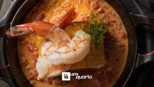 a pot of food with shrimp in a soup at Heron Marinho Flats in Campina Grande