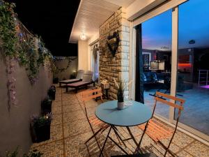 a patio with a table and chairs on a balcony at L'antre Parenthèse 46 in Souillac
