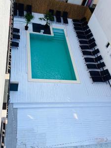 an overhead view of a swimming pool on a building at Pensiunea LOFT Căciulata in Caciulata