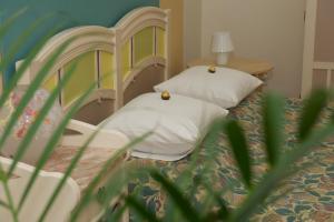 Uma cama ou camas num quarto em Wohnzimmer