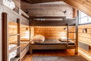 a room with two bunk beds in a log cabin at Idre Luxury Chalet Winter Haven /w Sauna - Happy Rentals in Idre +16 photos
