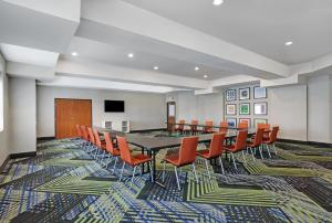 a conference room with a long table and chairs at Holiday Inn Express Newport by IHG in Newport +45 photos