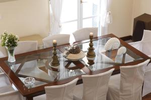 A seating area at Villa Casa Del Sol Syros