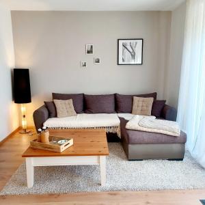 a living room with a couch and a coffee table at Ferienwohnung Stadt-Land-Fluss in Bad Salzuflen
