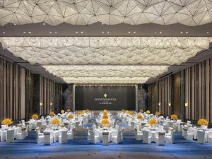 a large banquet hall with white tables and yellow flowers at InterContinental Xiamen by IHG in Xiamen +171 photos