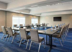 a conference room with a long table and chairs at Holiday Inn Express & Suites - Lockport by IHG in Lockport +68 photos