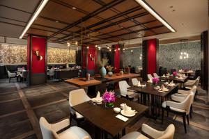 a rendering of a restaurant with tables and chairs at Crowne Plaza Wuzhen by IHG in Tongxiang