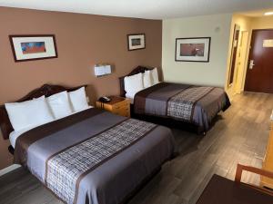a hotel room with two beds in a room at Scotland Neck Inn in Scotland Neck +38 photos